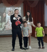 Открытие Года семьи в МДОУ «Детский сад комбинированного вида № 124» Открытие Года семьи в МДОУ «Детский сад комбинированного вида № 124».